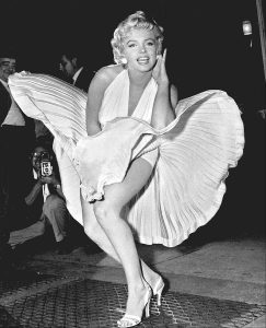 729px-Marilyn_Monroe_photo_pose_Seven_Year_Itch
